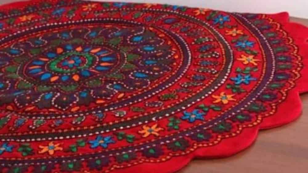 رومیزی پته گرد دست‌ دوز انتخابی لوکس برای منزل